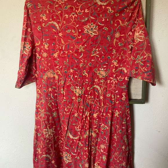 Peruvian Connection Red Floral Patterned tunic - Picture 6 of 7